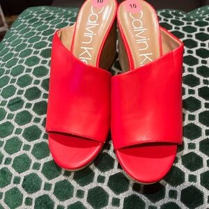 Beautiful! NWT red slides.